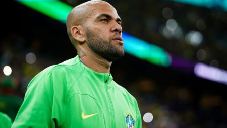 Braziliyalı futbolçu Dani Alveş həbs olundu Braziliyalı futbolçu Dani Alveş həbs olundu