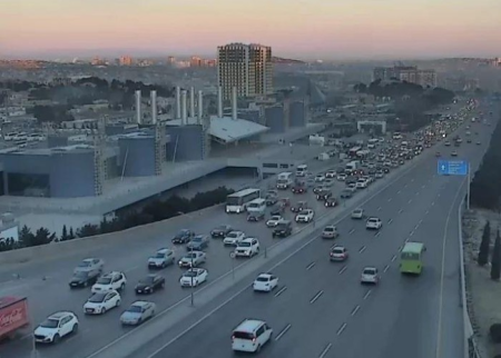 Bakıda tıxac olan yollar AÇIQLANDI