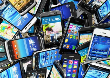 Mağazadan 11 telefon oğurlandı