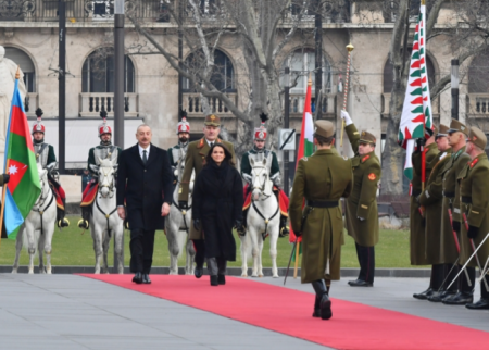 Budapeştdə İlham Əliyevin rəsmi qarşılanma mərasimi olub