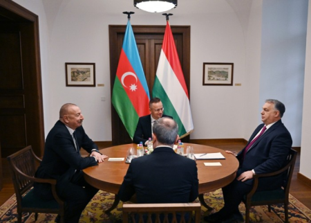 İlham Əliyevin Macarıstanın Baş naziri ilə məhdud tərkibdə görüşü olub İlham Əliyevin Macarıstanın Baş naziri ilə məhdud tərkibdə görüşü olub
