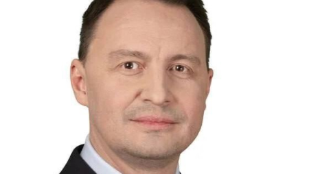 Rusiyada məmuru döyüb, maşınını oğurladılar Rusiyada məmuru döyüb, maşınını oğurladılar