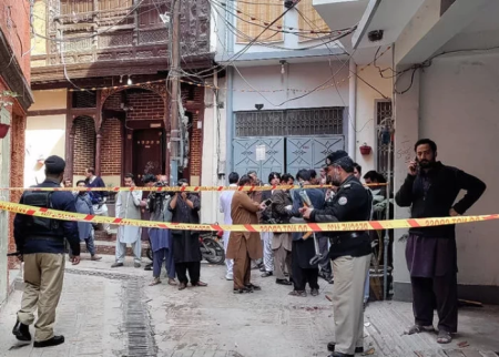 Pakistanda məsciddə güclü partlayış - 72 ölü, 150 yaralı (YENİLƏNİB)