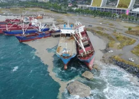 İstanbul sahilində gəmi qəzası - Ölən var