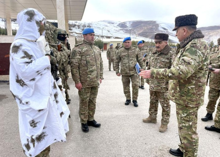 Generallar hərbi hissələrin intensiv döyüş hazırlığını yoxladı