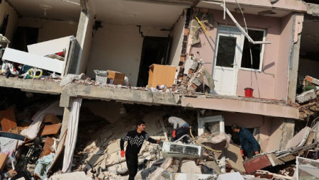 Türkiyədə zəlzələdə ölənlərin sayı 6 957 nəfərə çatdı (YENİLƏNİB)