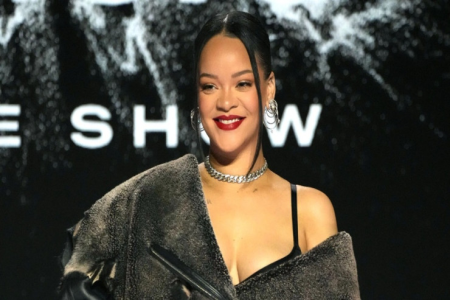 Rihanna uzun illərdən sonra səhnəyə qayıdır: Oğlu həvəsləndirdi