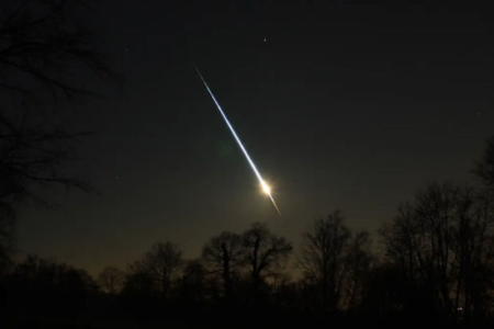 Fransa üzərində Yer atmosferinə çırpılan asteroid görüntüləndi