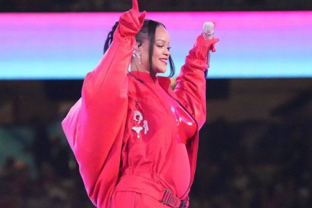 Rihanna son beş ildəki ilk çıxışı üçün pul almayacaq