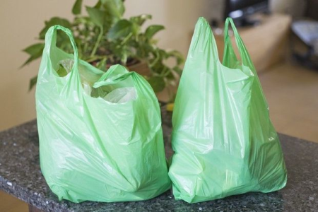 Sabahdan etibarən marketlərdə polietilen torbalar ödənişli olacaq