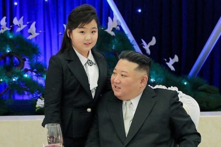 Şimali Koreyada Kim Çen Inın qızının təsviri olan markalar buraxıldı