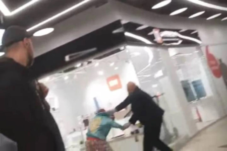 Mühafizəçi bu zarafata görə məktəblini otağa salıb...