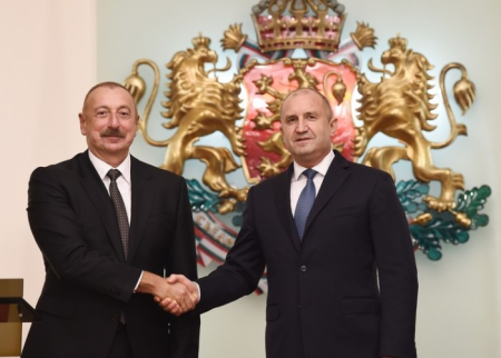 İlham Əliyev bolqarıstanlı həmkarını təbrik etdi İlham Əliyev bolqarıstanlı həmkarını təbrik etdi