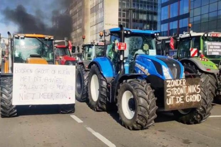 Minlərlə traktor Brüsselin mərkəzini bağladı