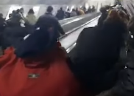 Gürcüstan metrosuna gözyaşardıcı qaz buraxıldı