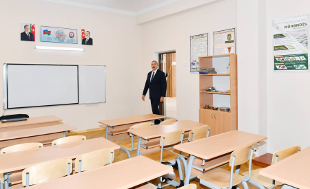 İlham Əliyev Suqovuşanda orta məktəbdə yaradılan şəraitlə tanış olub, yaşayış məhəlləsinin təməlini qoyub İlham Əliyev Suqovuşanda orta məktəbdə yaradılan şəraitlə tanış olub, yaşayış məhəlləsinin təməlini qoyub