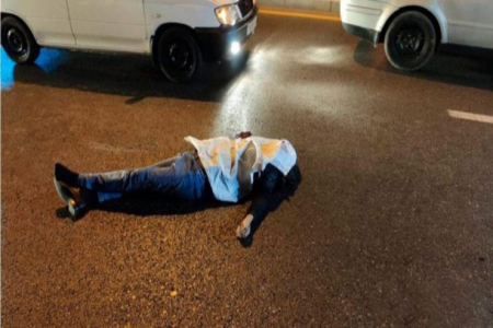 Azərbaycanda DƏHŞƏT: Yolda uzanan kişini öldürüb qaçdı Azərbaycanda DƏHŞƏT: Yolda uzanan kişini öldürüb qaçdı