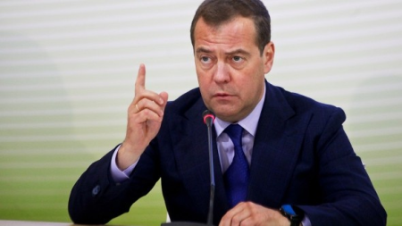 "Putini həbs etmək Rusiyaya qarşı müharibə elan etməkdir" - Medvedev