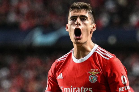 “Liverpul” 100 milyonluq müdafiəçi transfer edir