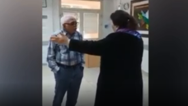İşdən çıxarılan direktor müavini məktəbdə qalmaqal yaratdı - AÇIQLAMA