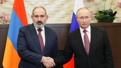 Paşinyan Putinlə danışdı