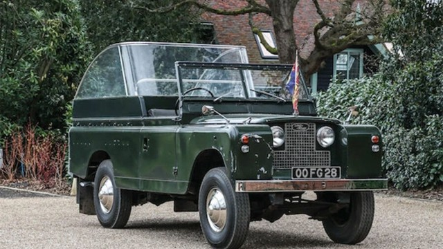 II Elizabetin "Land Rover"i hərraca çıxarılır