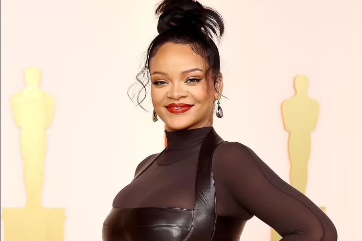 Rihanna "Friends" ulduzunun EVİNİ ALDI