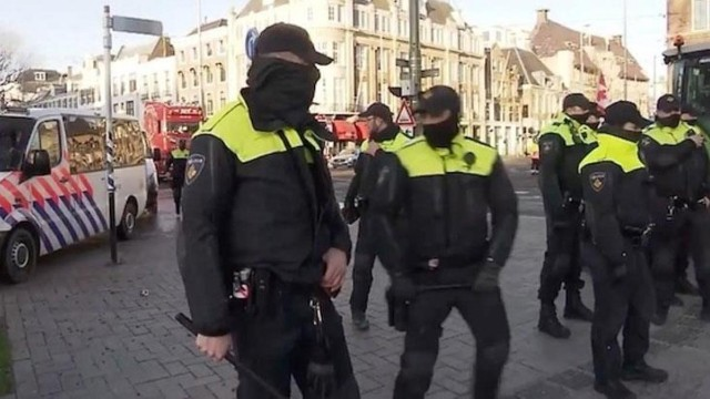 Hollandiyada bomba təhlükəsi: Parlament binası boşaldıldı