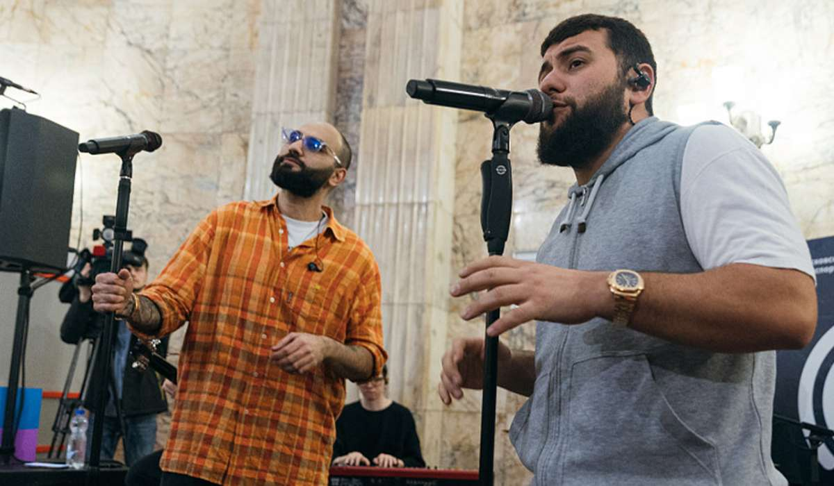 HammAli və Navai metroda konsert verdi