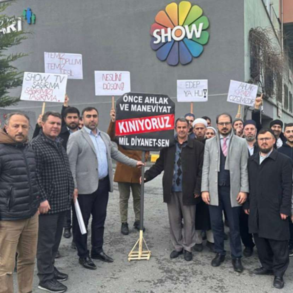 “Kızılcık şerbeti”nə görə ”Show” TV-nin qarşısında aksiya!