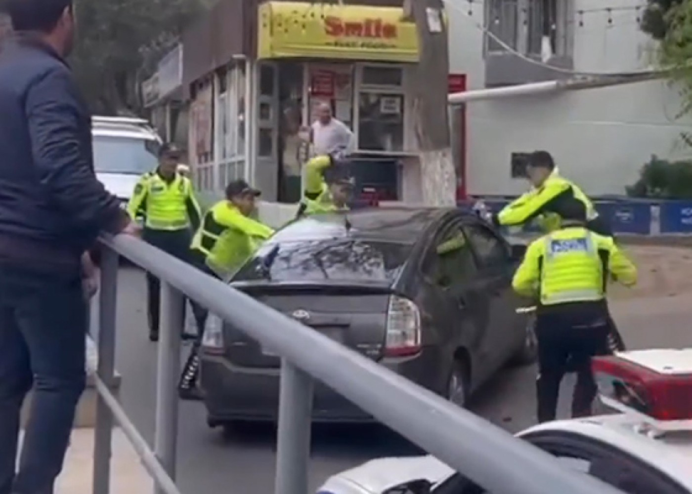 Bakıda "Prius"u polislərin üstünə sürən şəxs HƏBS EDİLDİ