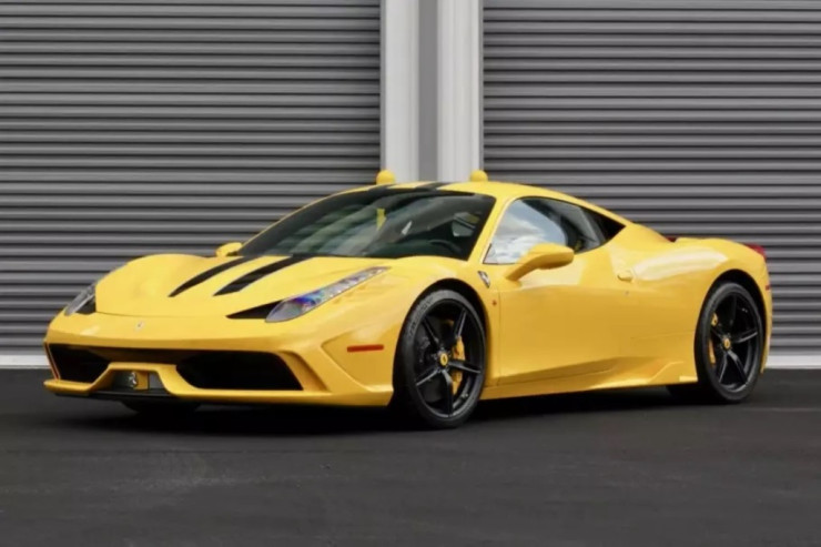 Nadir “Ferrari” yarım milyona satılır