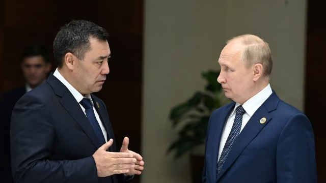 Putin Qırğızıstan prezidentini Moskvaya dəvət etdi