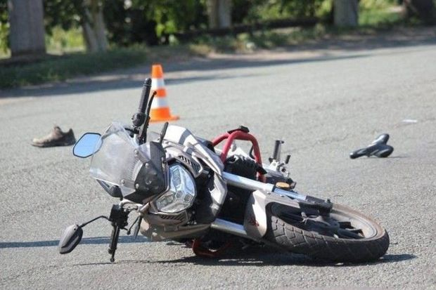 Bakıda motosikletçi qəza törədib, xəsarət alan var