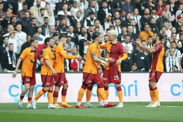 “Qalatasaray” beş futbolçu ilə yollarını ayırır