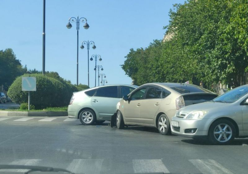 Bakıda “Prius”lar bir-birinə çırpıldı