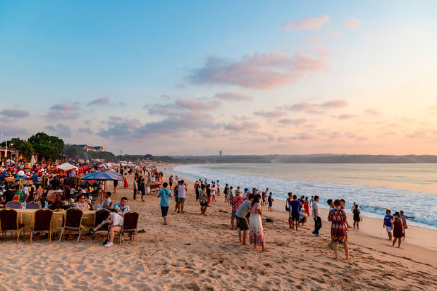 Bali adasına səfər edən turistlərə davranış qaydalarına dair broşürlər paylanılacaq