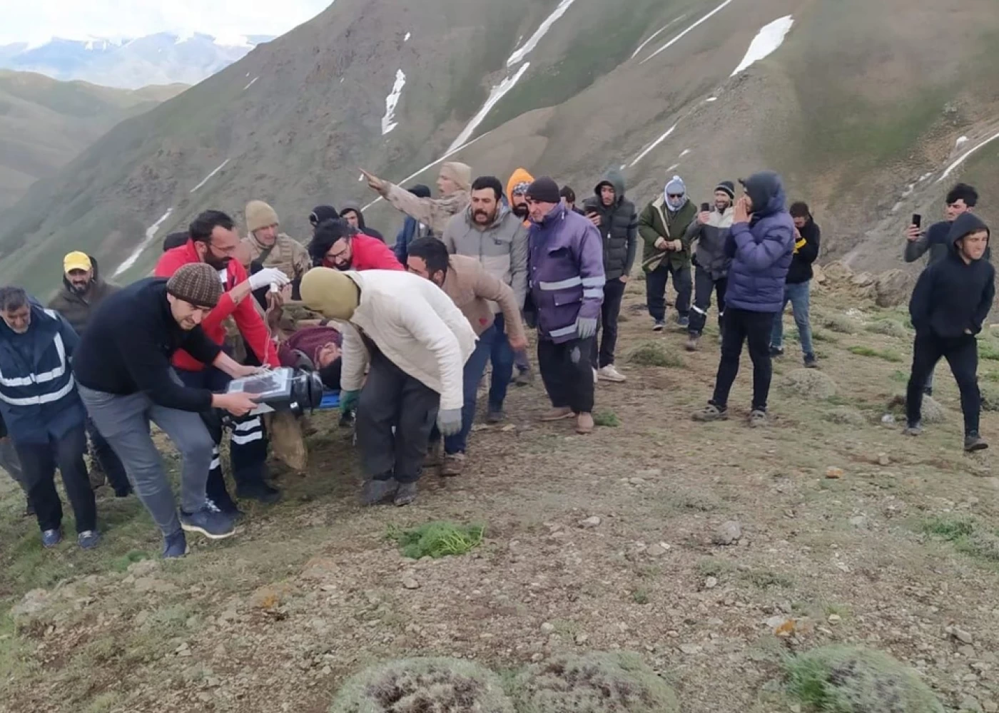 İldırım vuran çobanı helikopterlə xəstəxanaya çatdırdılar