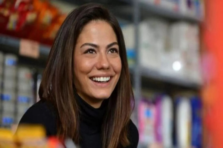 Demet Özdemir qaraçı ailəsində böyüməsindən danışdı