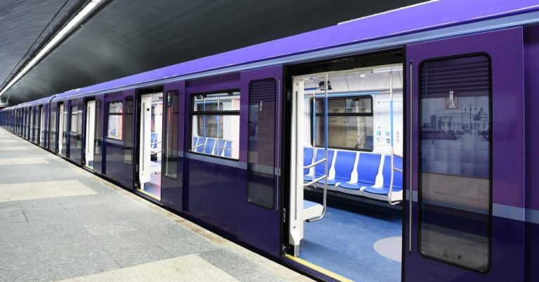 Bakı metrosunun iki stansiyasında işıqlar sönüb