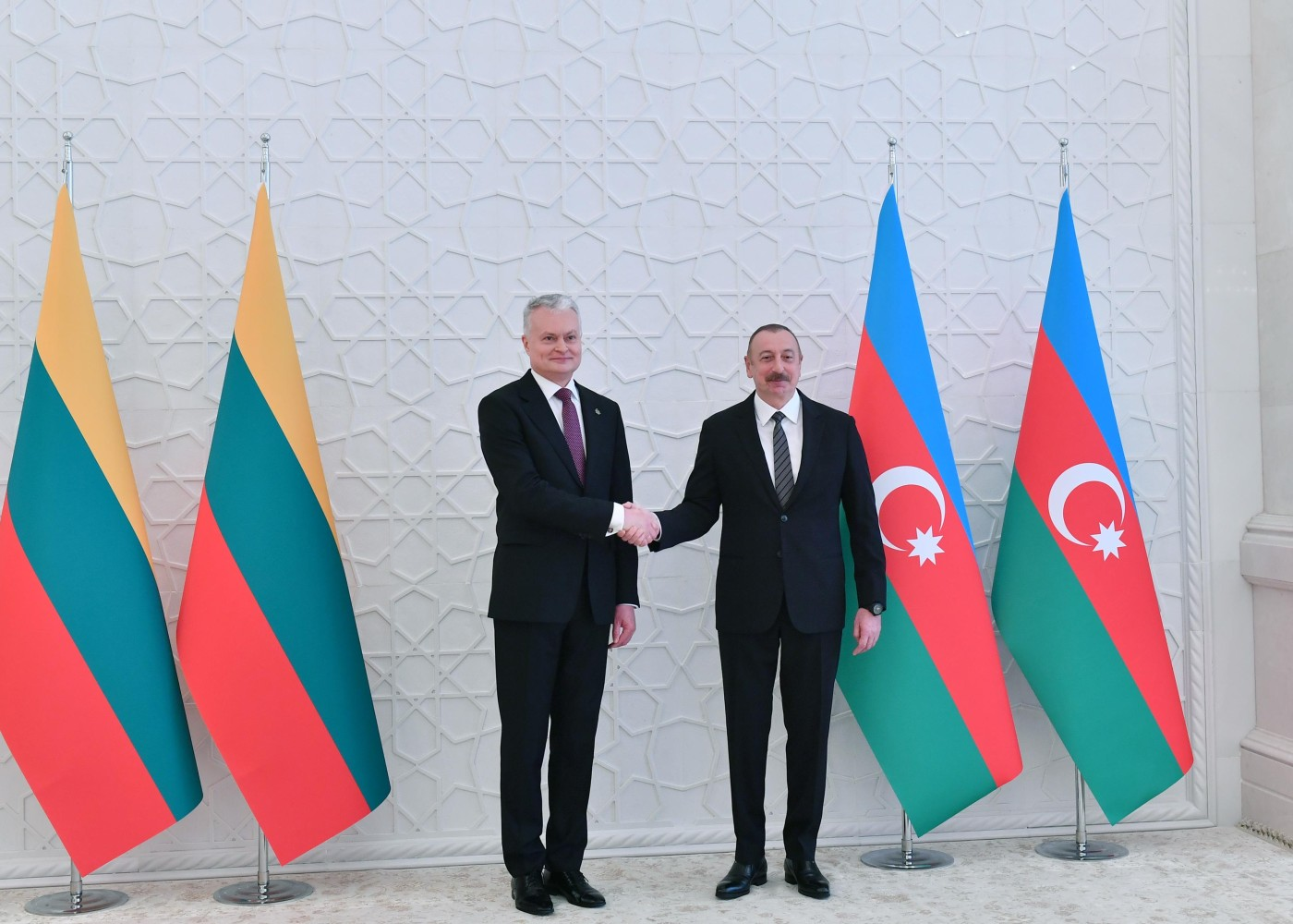 Prezidentlər mətbuata bəyanatlarla çıxış etdilər
