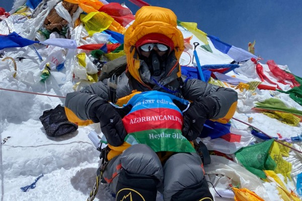 Everest zirvəsinə qalxan ilk azərbaycanlı xanım