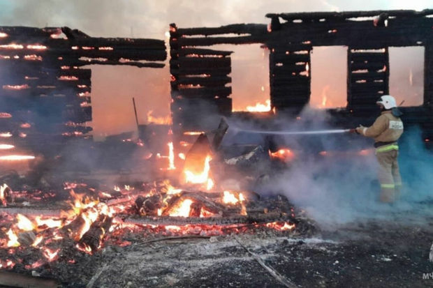 Rusiyada baş verən yanğın nəticəsində bir ailənin bütün üzvləri yanaraq ölüblər