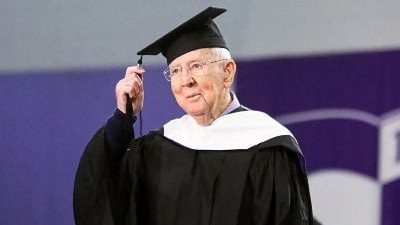 101 yaşında məzun oldu 101 yaşında məzun oldu