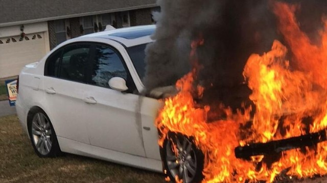 Bakıda "BMW" yandı