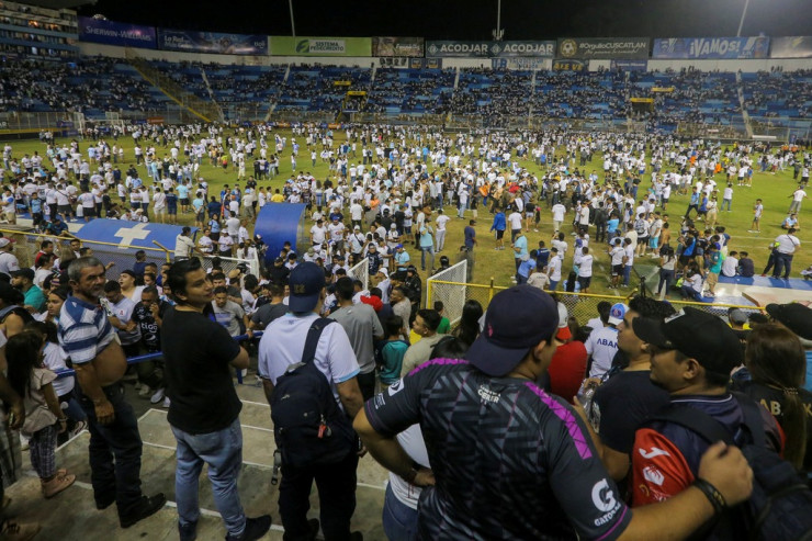 Çempionat stadionda ölənlərə görə vaxtından əvvəl başa çatdı