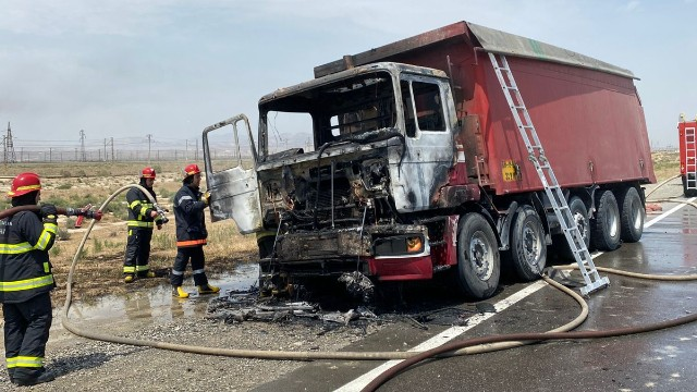 Sumqayıtda yük maşını yandı Sumqayıtda yük maşını yandı