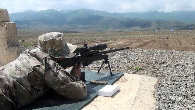 Snayperlərin peşəkarlığı artırılır Snayperlərin peşəkarlığı artırılır
