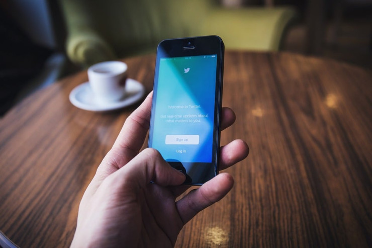Yatmazdan əvvəl telefonu boş stəkana qoyun – SƏBƏB Yatmazdan əvvəl telefonu boş stəkana qoyun – SƏBƏB