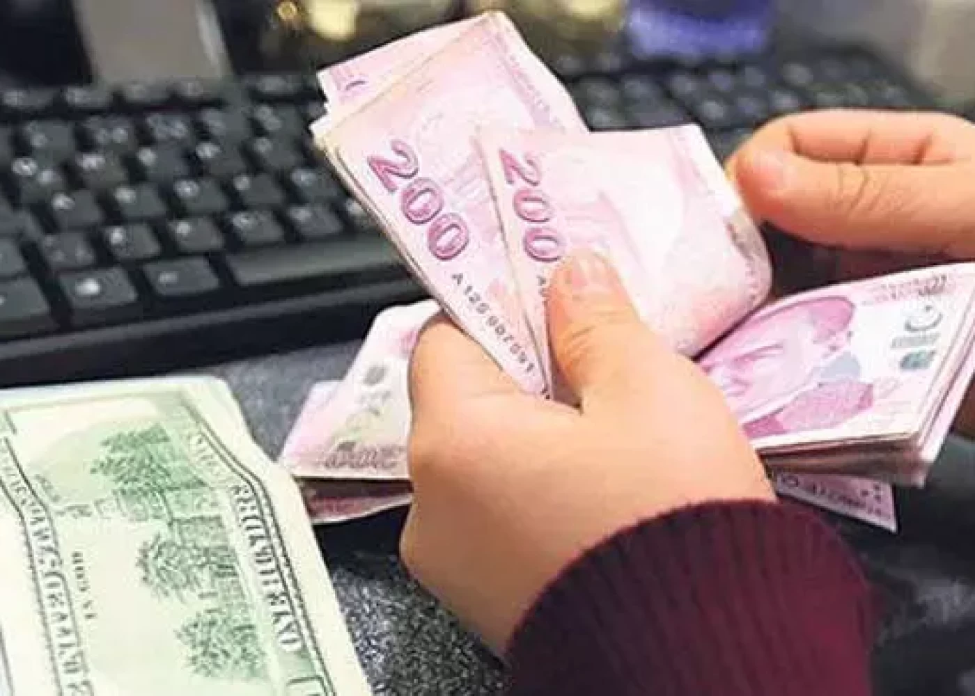 Bir dollar 20 lirəni keçdi
